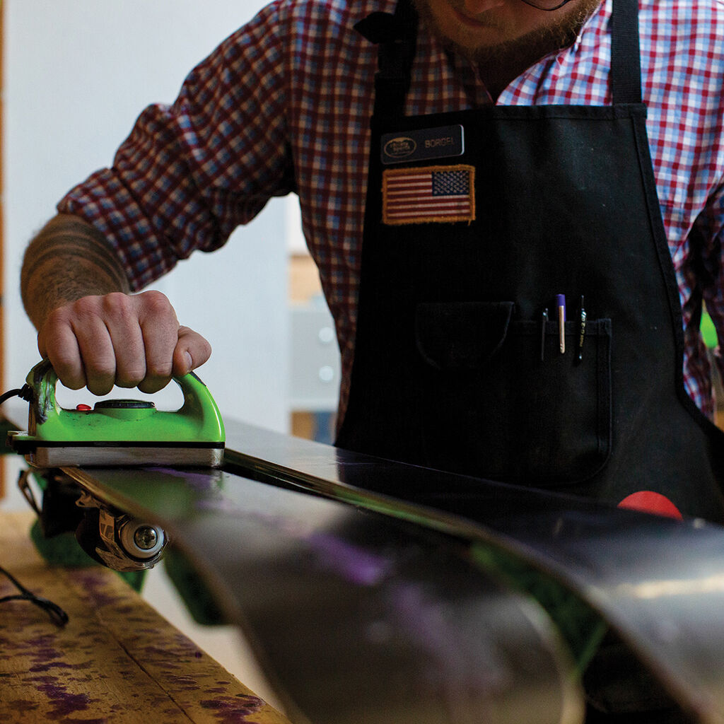 Ski tech waxing skis