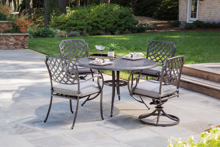 cast aluminum dining furniture set by Apricity