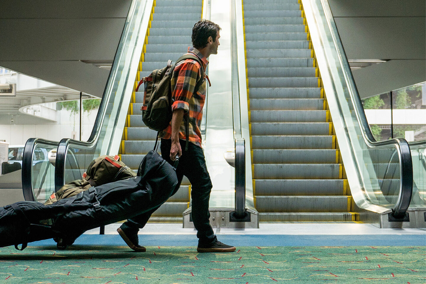 Man walking through airport with ski bag
