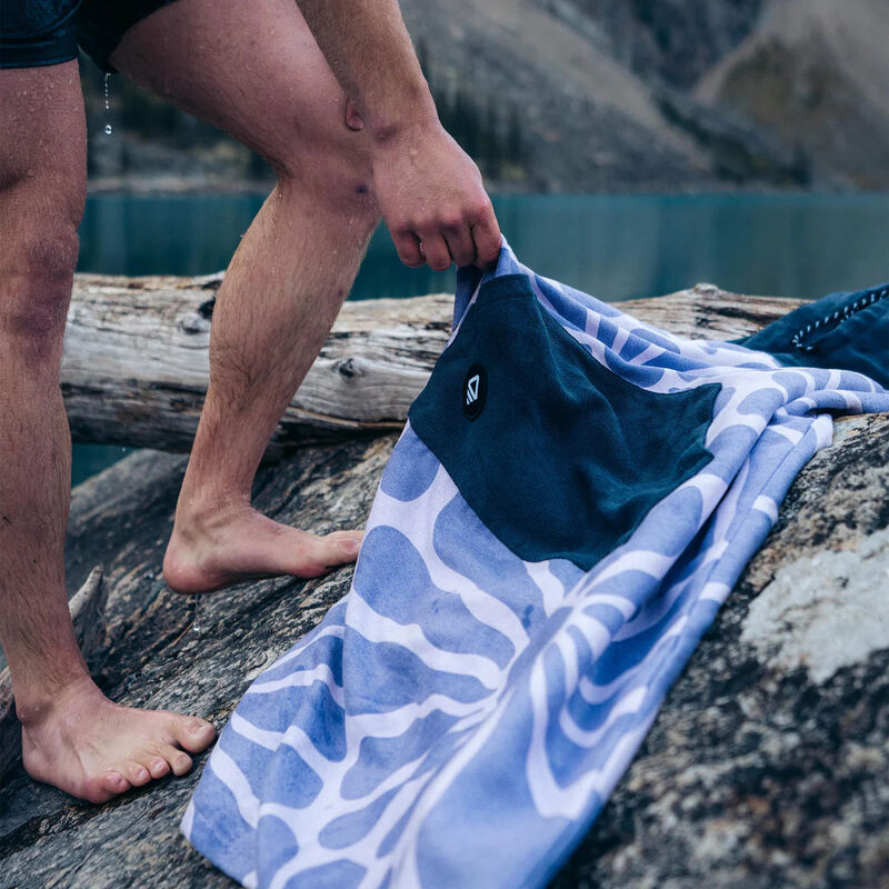 Nomadix Changing Poncho - Lazy Daisy image number 3