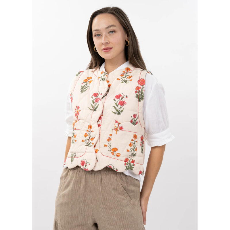 Ivy Jane Quilted Scallop Vest Womens image number 2