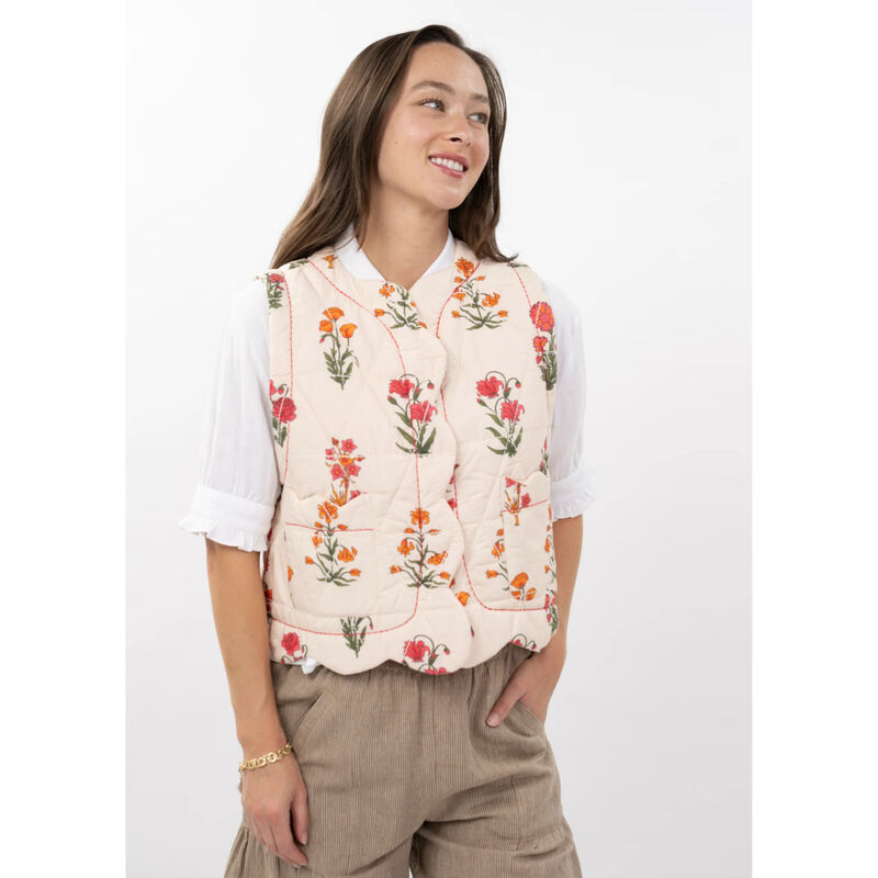 Ivy Jane Quilted Scallop Vest Womens image number 1