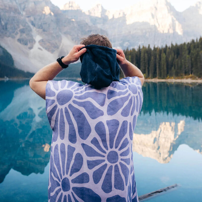 Nomadix Changing Poncho - Lazy Daisy image number 2