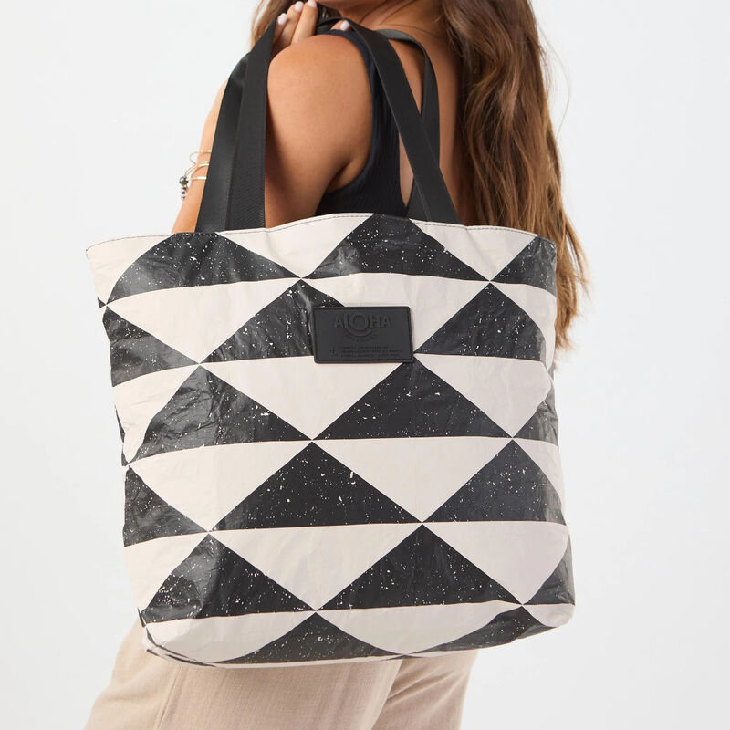 ALOHA Kona Nui Day Tripper Tote image number 2